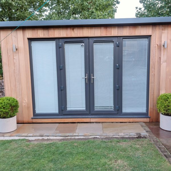 4.2m x 3m Contemporary Overhang studio