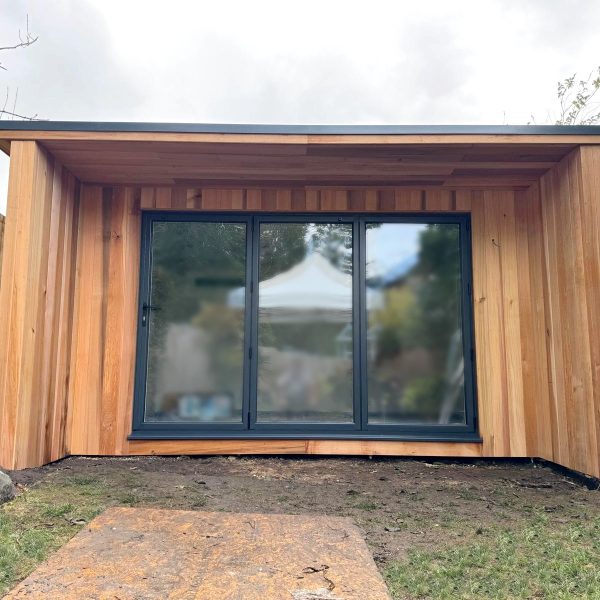 4.2m x 3m Contemporary studio with bespoke 1m overhang and side cheeks