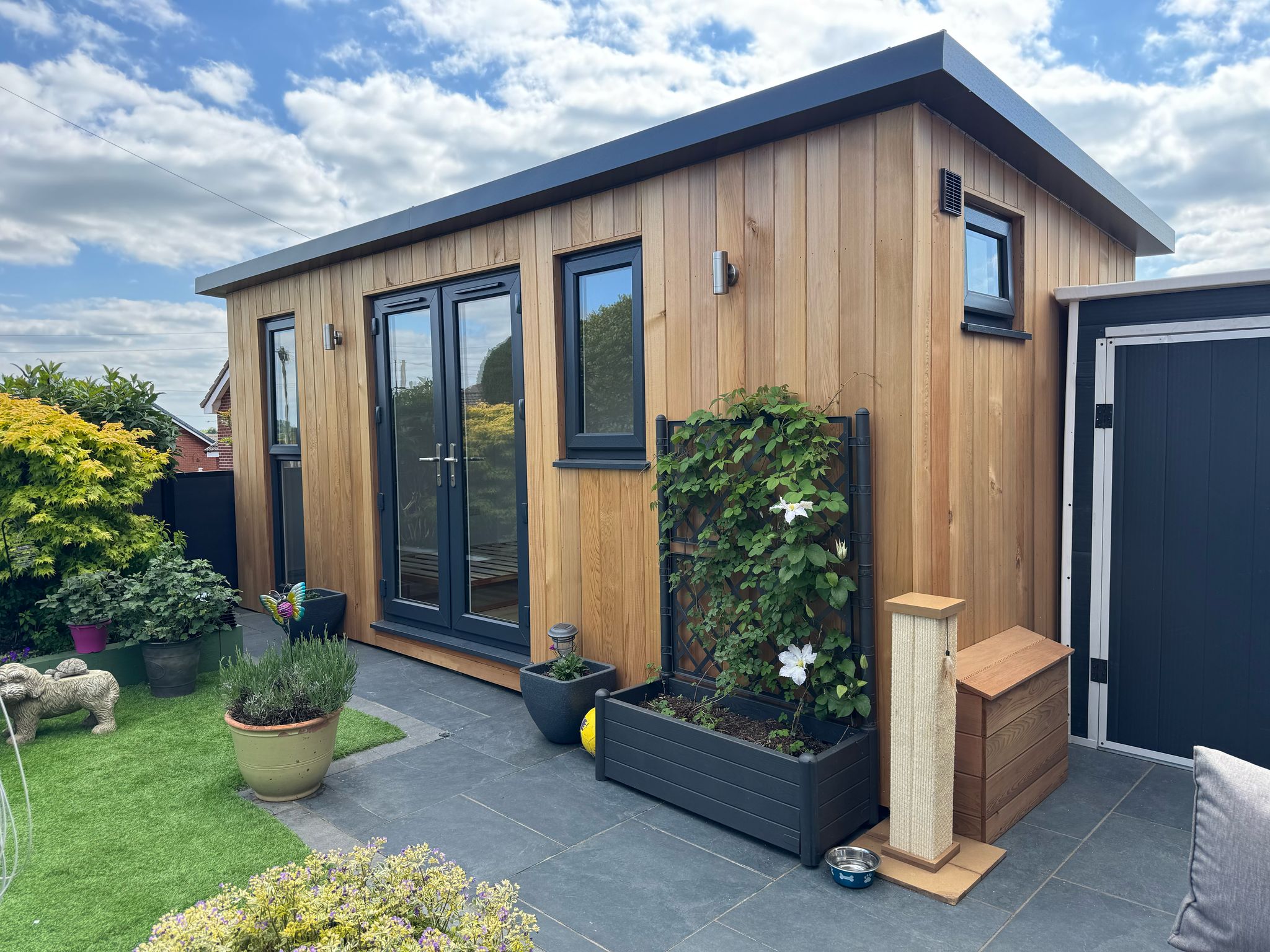 5.4m x 3m contemporary ovehang with internal partition and extra windows