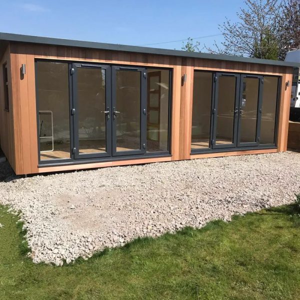 7.2m x 3.5m contemporary overhang with partition wall