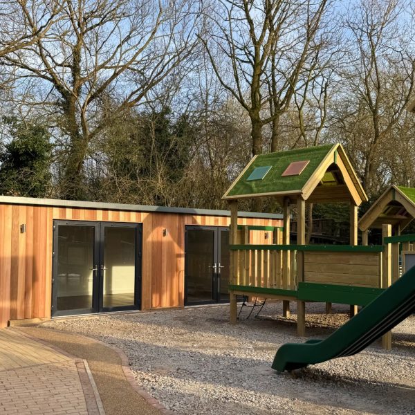7.8m x 4m contemporary overhang