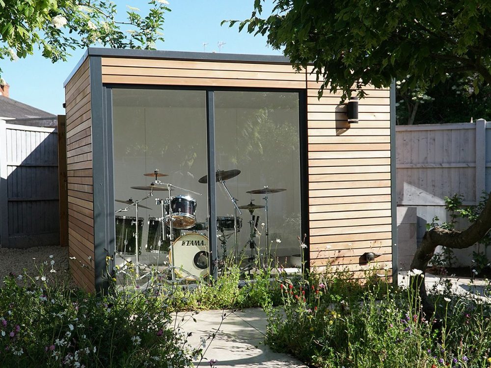 Quadpod Bespoke Maxi Studio 3.6m x 2.4m with outside light